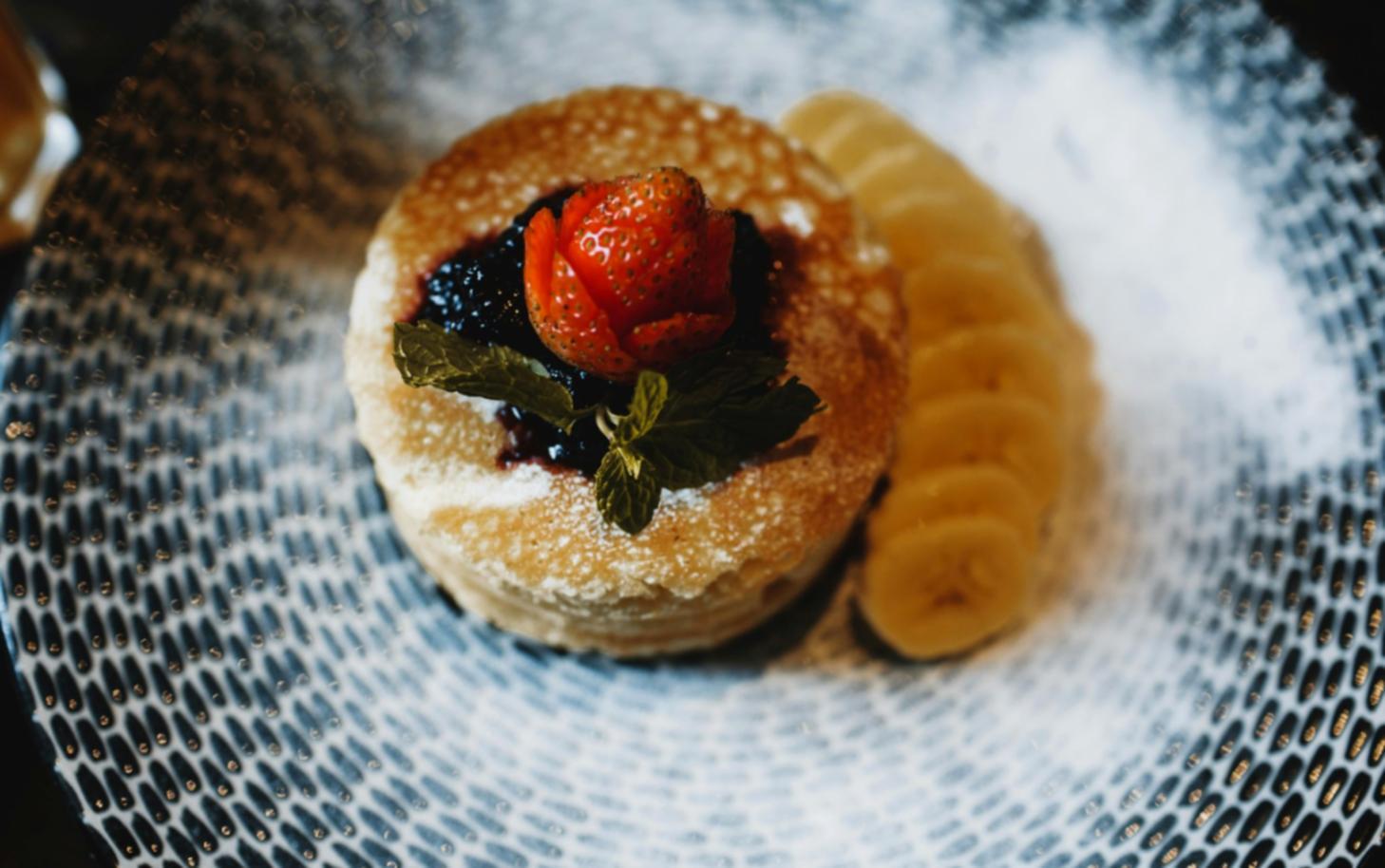 Процес приготування етнічних страв під керівництвом досвідченого кухаря