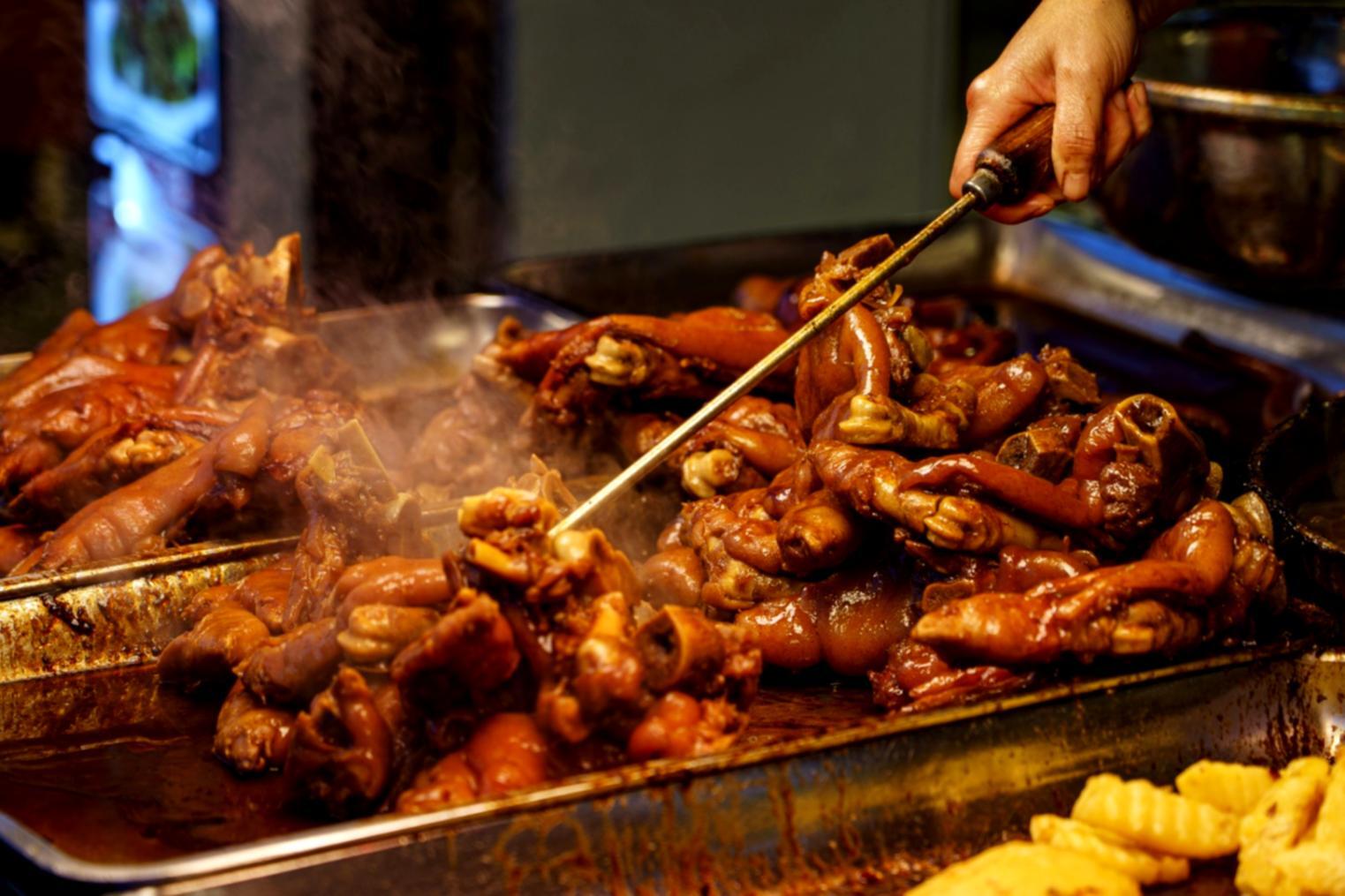 Атмосферна кухня з автентичними стравами різних культур